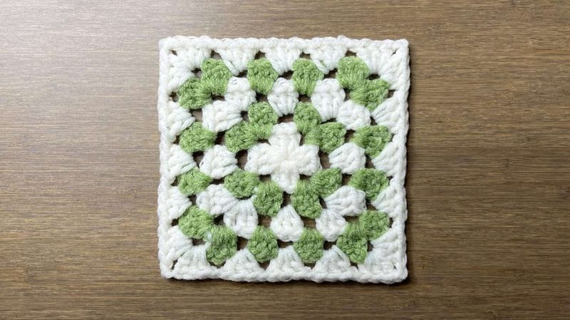 Perfect Granny Square (No Twisting) free crochet pattern by Viv