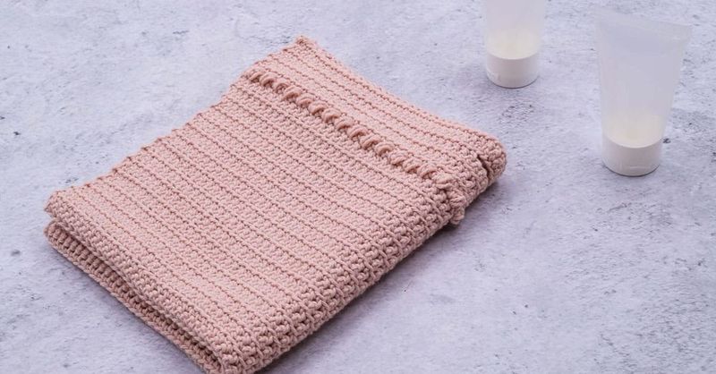 Crochet Hand Towel with Puff Stitch free crochet pattern by Janne Kleivset