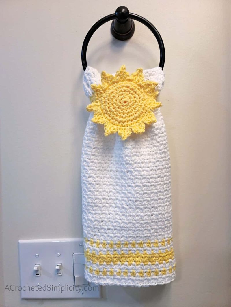 Hello Sunshine Hand Towel free crochet pattern by Jennifer Renaud