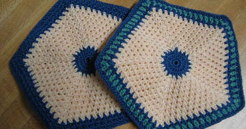 Old Fashioned Potholders free crochet pattern by Cathy