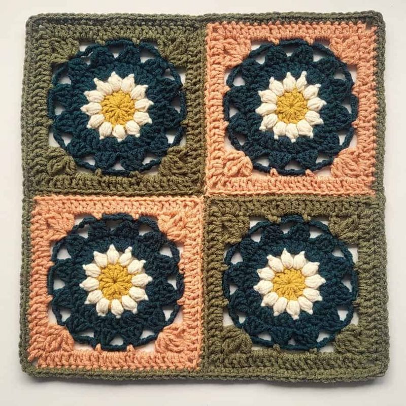 Daisy Patch Granny Square free crochet pattern by Carmen