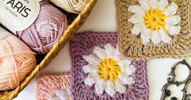 Ditsy Daisy Granny Square free crochet pattern by Catherine