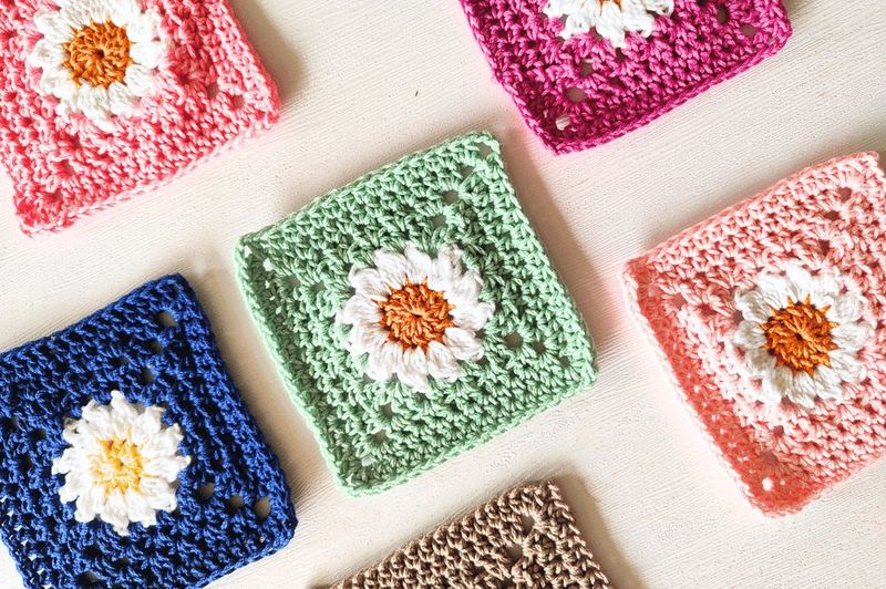 Daisy Granny Square (Passionate Crafter) free crochet pattern by TJ