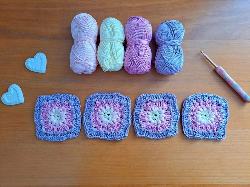 Crochet Daisy Granny Square (Selina Veronique) free crochet pattern by Selina Veronique