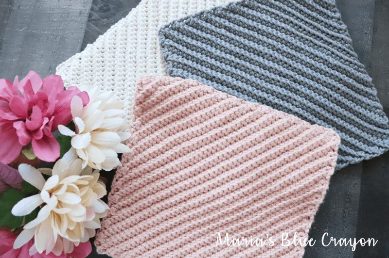 Easy Textured Diagonal Dishcloth free crochet pattern by Maria Weaber