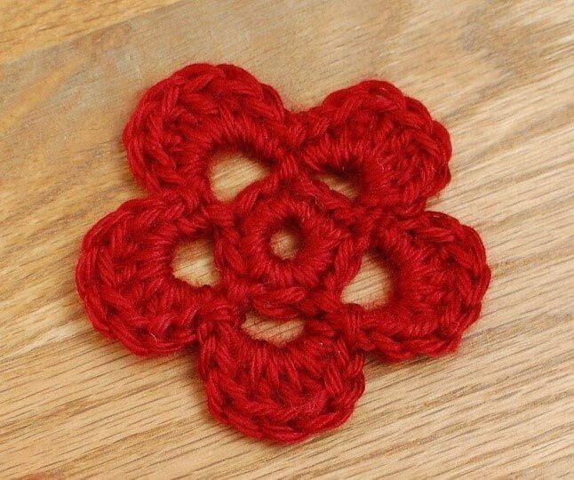 Sweet and Simple Crochet Flower free crochet pattern by Petals to Picots
