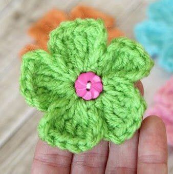 Simple Daisy Crochet Pattern free crochet pattern by Lauren Brown