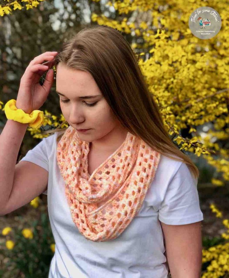Beginner's Modern Granny Infinity Scarf free crochet pattern by RaeLynn Endicott