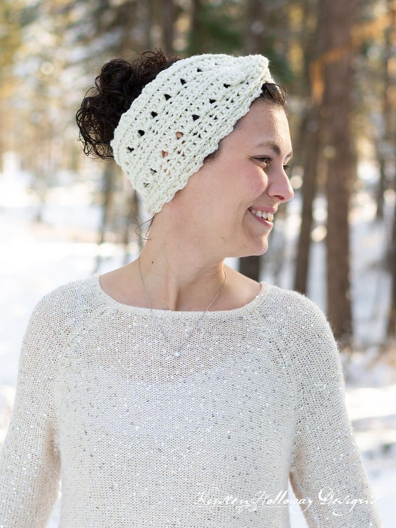 Easy 1 Hour Headband with Twist free crochet pattern by Kirsten Holloway Designs